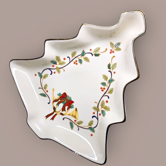 MIKASA Vtg Christmas Tree Candy Dish Holiday Elegance Holly Berries 8-3/4 inch - Picture 3 of 12